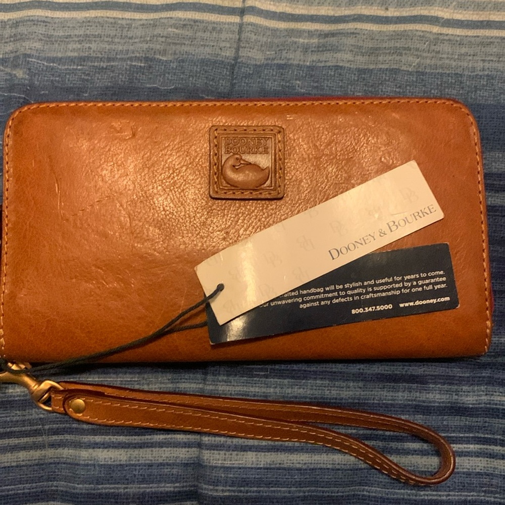 NWT Dooney & Bourke wristlet